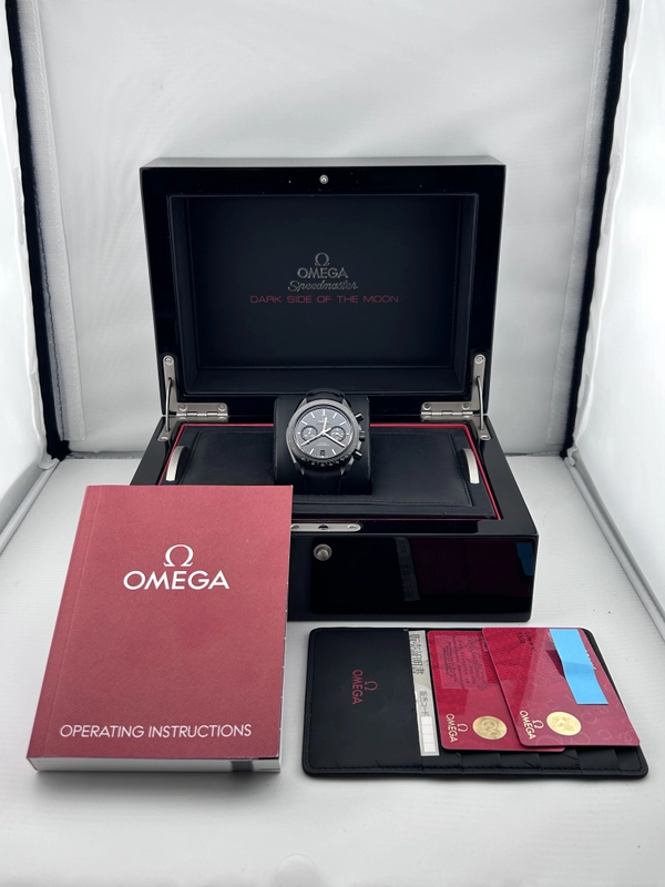 Omega Speedmaster Dark Side Of The Moon Black Index Dial on Fabric Strap Ref. 311.92.44.51.01.003 Complete view 6