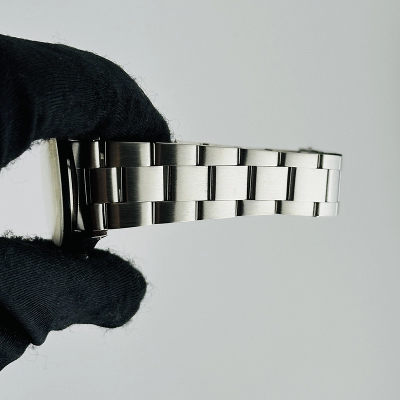 Rolex Air-King Silver Dial on Oyster Ref. 5500 1963 view 4