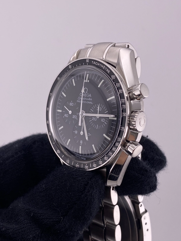 Omega Speedmaster Professional Moonwatch Black Stick Dial on Bracelet Ref. 3570.50.00 Complete 2003 view 3
