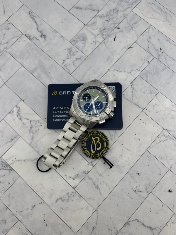 Breitling Avenger B01 Chronograph Green Dial on Bracelet Ref. AB0147101L1A1 Card 2026 view 7
