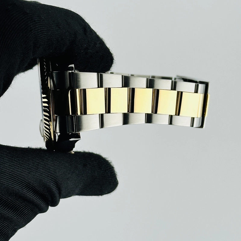 Rolex SkyDweller Champagne Dial on Oyster Bracelet Ref. 326933 Card 2018 view 4