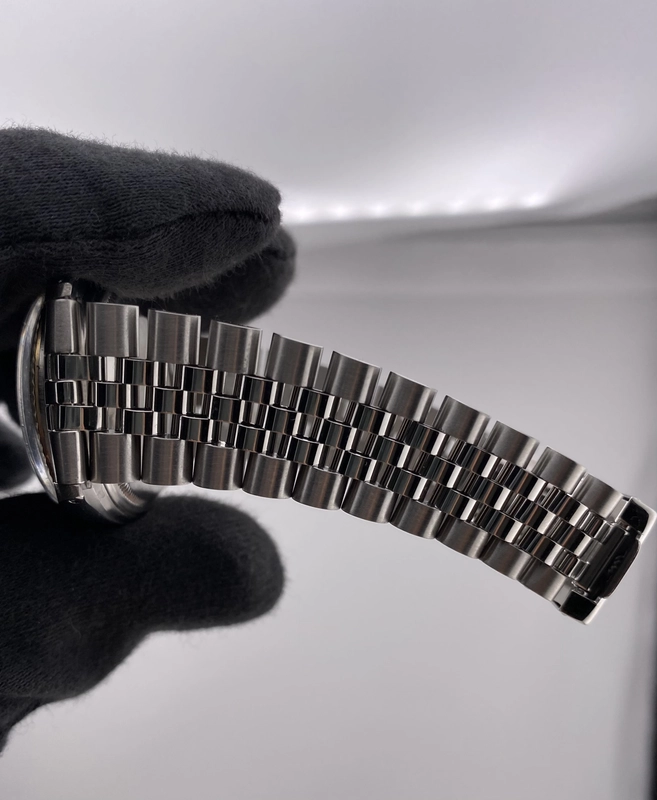 Rolex Datejust Silver With Gold Sticks / Has Spots Dial on D Link Jubilee Bracelet Steel Ref. 1601 1987 view 4