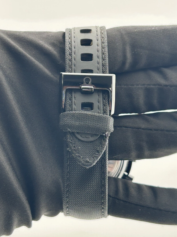 Omega Speedmaster Dark Side Of The Moon Black Index Dial on Fabric Strap Ref. 311.92.44.51.01.003 Complete view 3