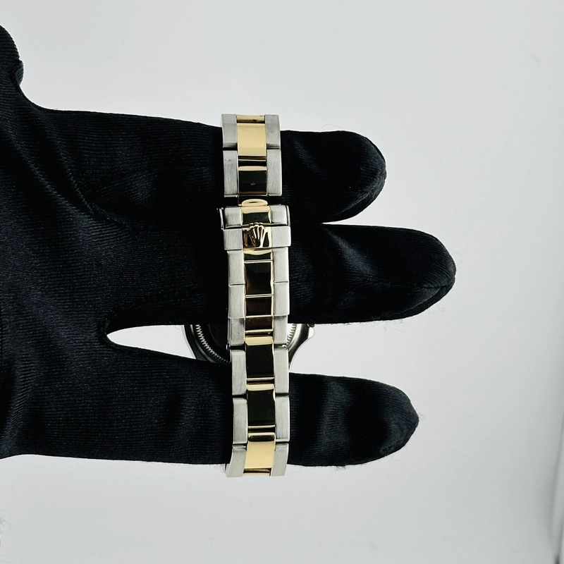 Rolex Yacht-Master Ladies White Dial on Oyster Ref. 69623 1997 view 4