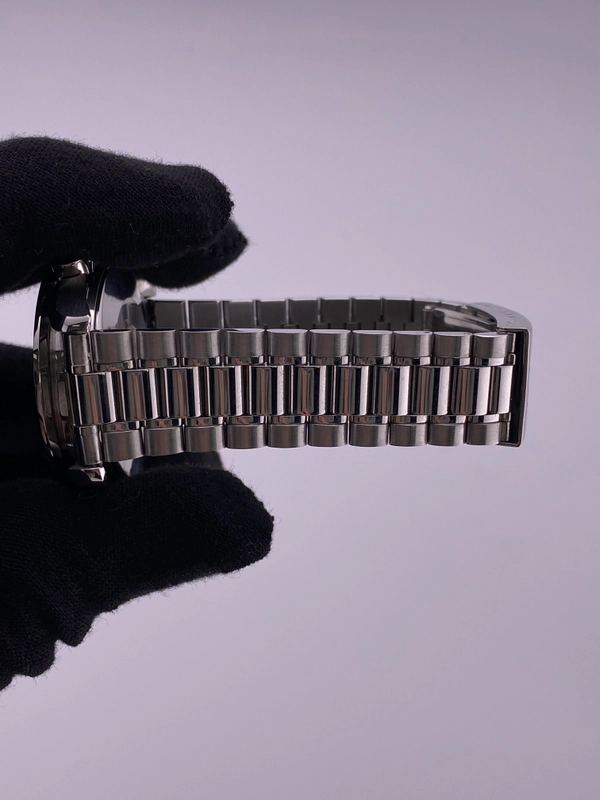 Omega Speedmaster Reduced Black Dial on Stainless Steel Ref. 3510.5 view 5