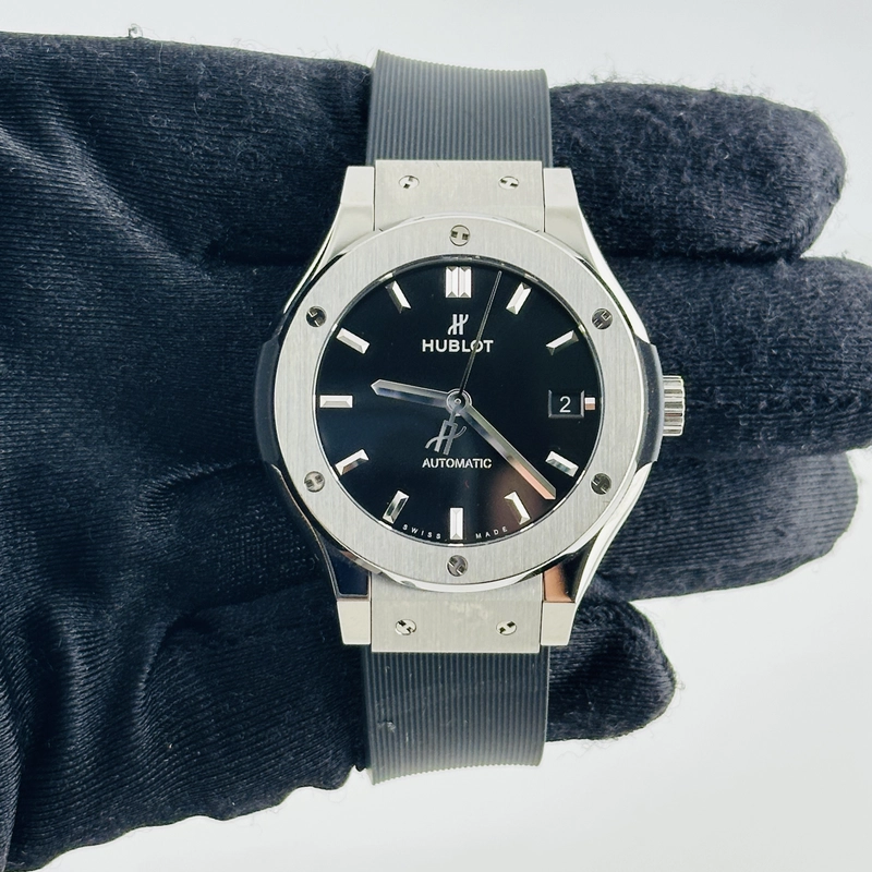 Hublot Classic Fusion Black Dial on Rubber Strap Ref. 565.NX.1470.RX with Box view 3