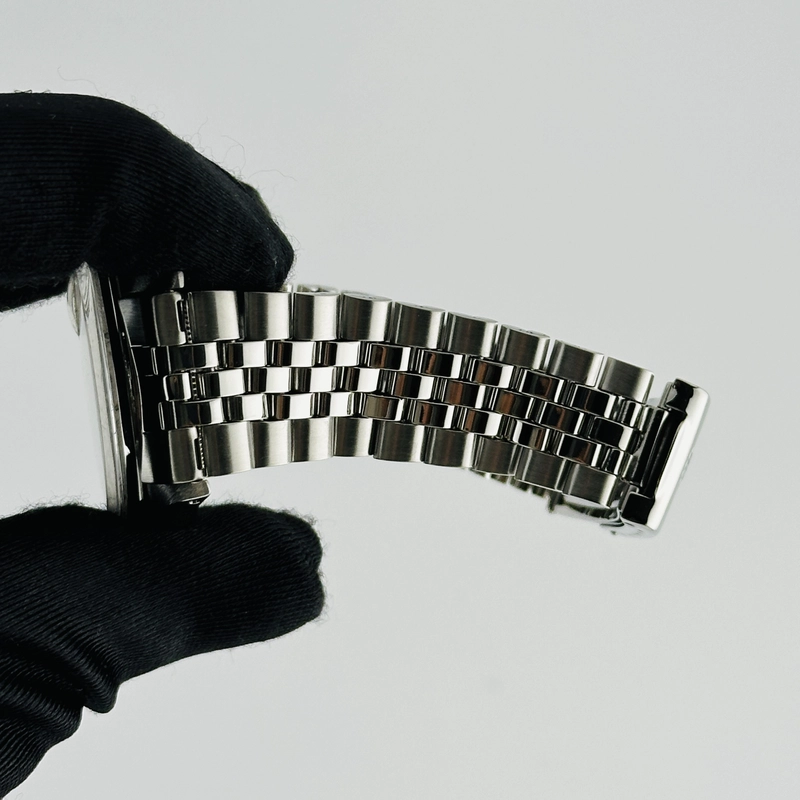 Rolex Datejust Silver Linen Dial on Jubilee Folded Ref. 1600 1969 view 3