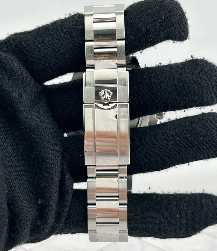 Rolex Yacht-Master II Matt White Dial on Oyster Ref. 116680 Card 2016 view 4
