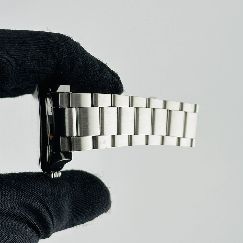 Omega Seamaster Aqua Terra Silver Dial on Stainless Steel Bracelet Ref. 2517.50.00 view 5