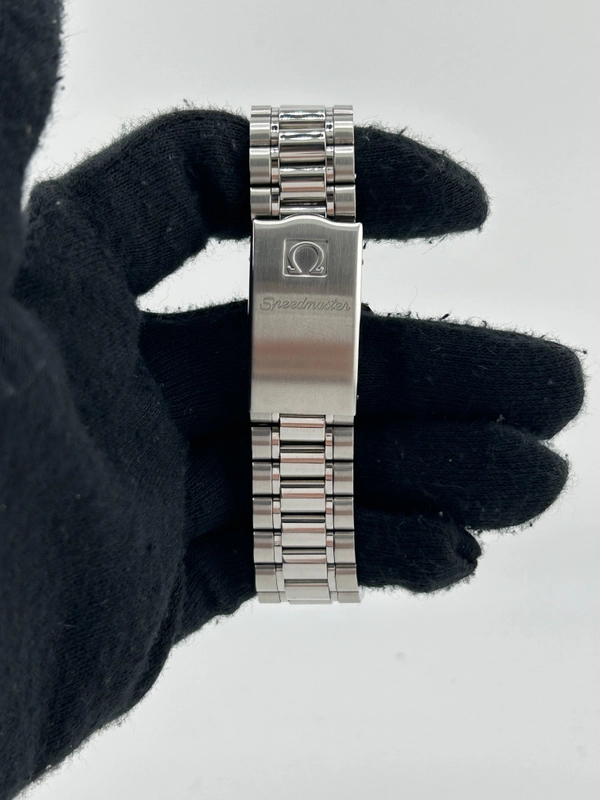 Omega Speedmaster Black Dial on Stainless Steel Bracelet Ref. 3510.50 view 4
