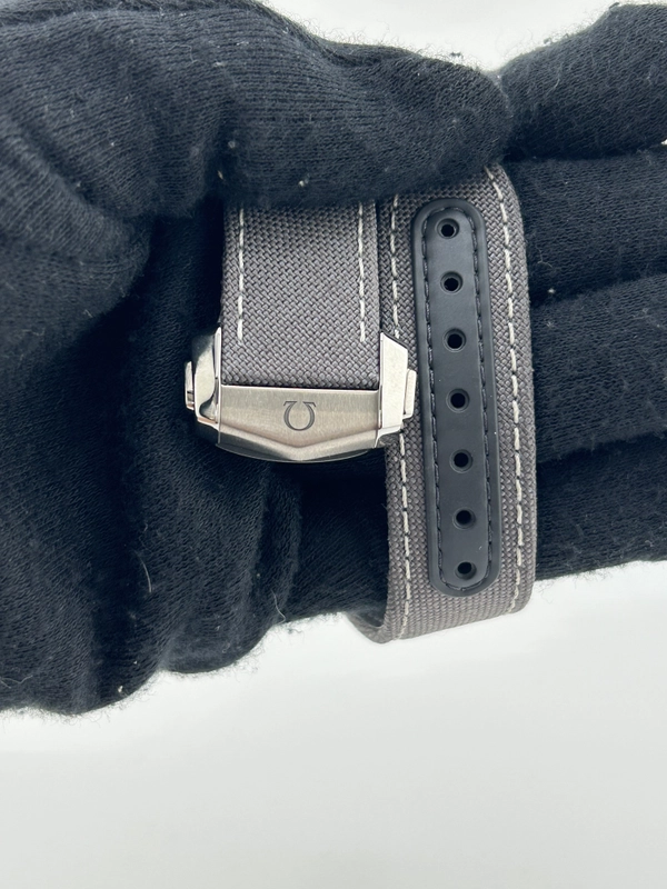 Omega Speedmaster Grey Side Of The Moon Black Dial on Gray Leather Strap Ref. 310.92.44.50.06.001 Complete 2025 view 5
