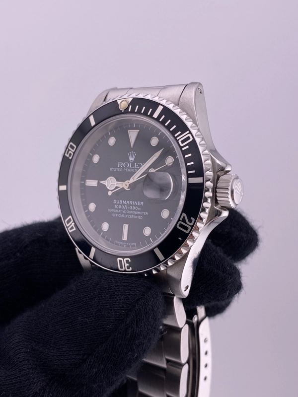 Rolex Submariner Black Dial on Oyster Ref. 16610 Papers Open Date view 3