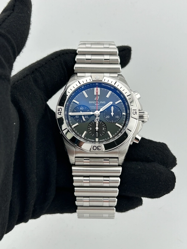 Breitling Chronomat B01 Green Dial on Bracelet Ref. AB0134101L1A1 Complete Open Date view 2