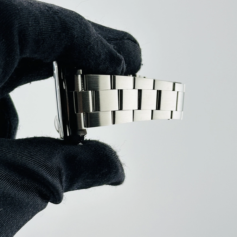 Rolex Oyster Perpetual Date Silver Stick Dial on Oyster Bracelet Ref. 15000 1983 view 5