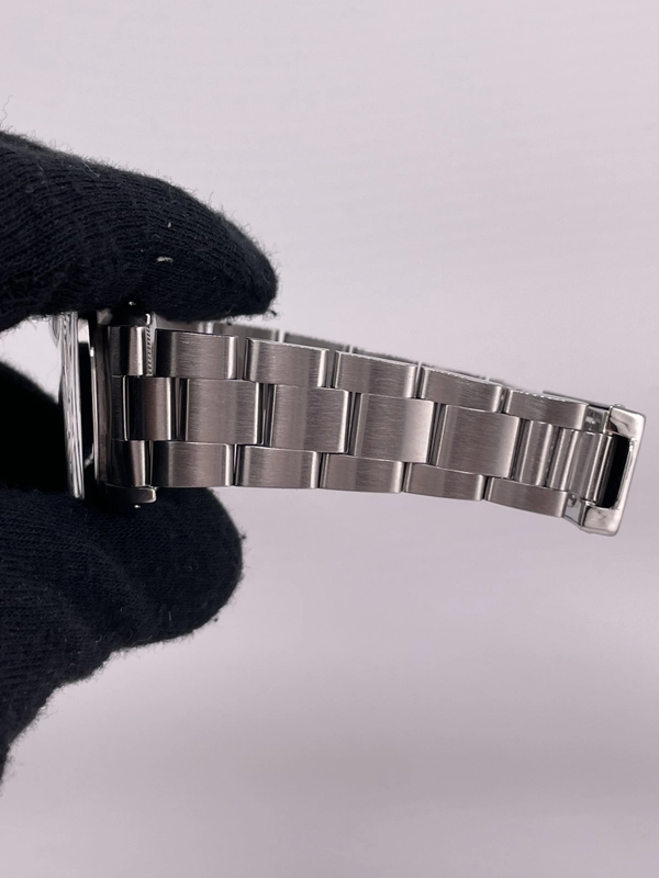 Rolex Oyster Perpetual Date Silver Stick Dial on Oyster Ref. 15000 1987 view 5