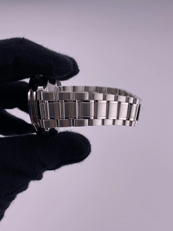 Omega Speedmaster Black Dial on Stainless Steel Bracelet Ref. 3513.5 view 5