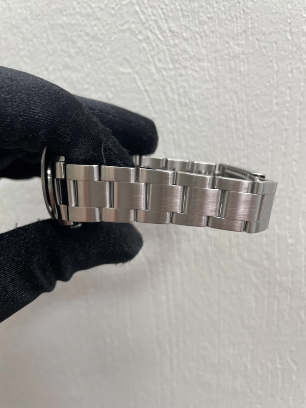Rolex Datejust Silver Dial on Oyster Ref. 78240 Papers 2001 view 4