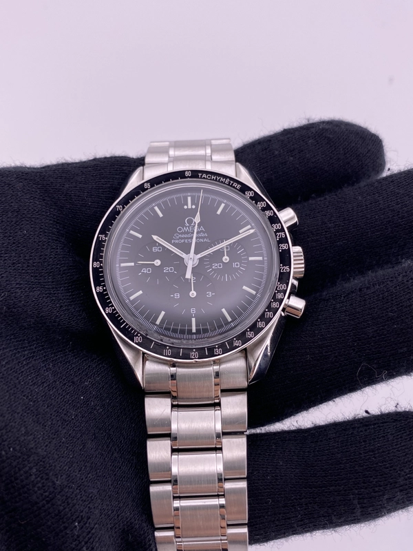 Omega Speedmaster Hesalite Black Dial on Stainless Steel Ref. 3572.5 view 2
