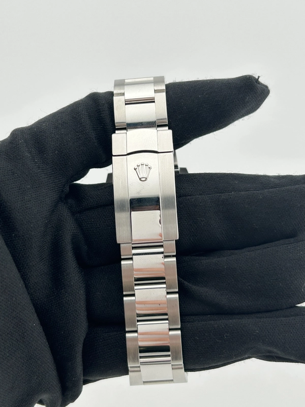 Rolex Datejust 41 Blue Roman Dial on Oyster Ref. 126300 Card 2019 view 4