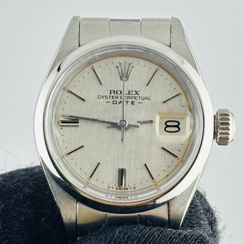 Rolex Oyster Perpetual Date Silver Linen Stick Sigma Dial on Oyster Bracelet Ref. 6916 1973 view 2