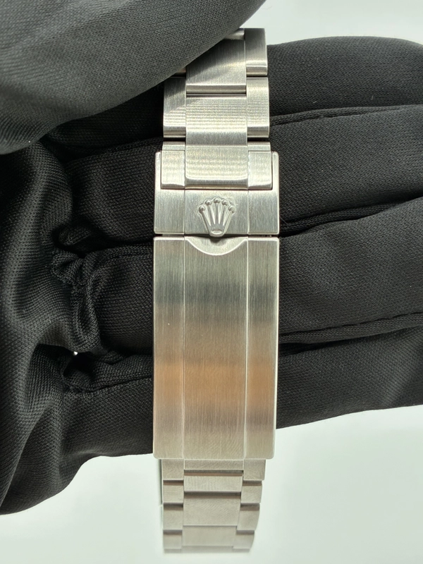 Rolex Submariner Green Dial on Oyster Ref. 116610LV Card 2014 view 4
