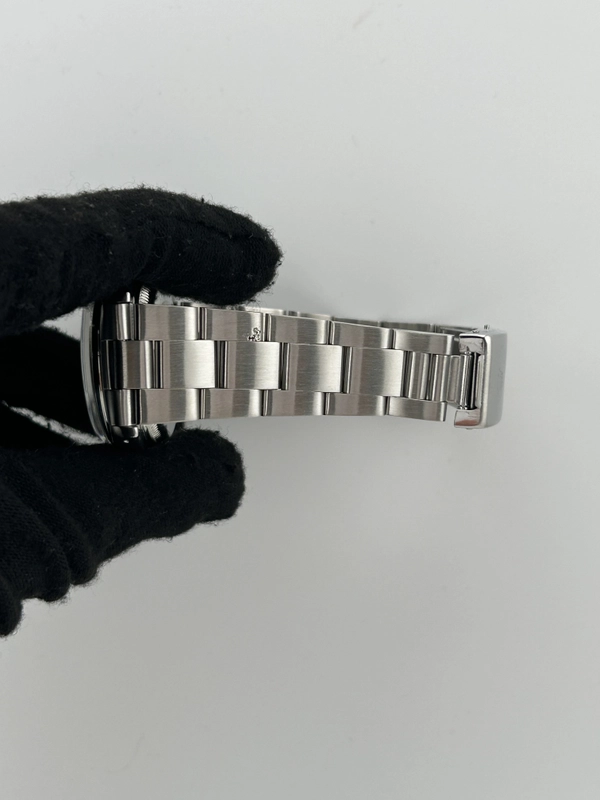 Rolex Oyster Perpetual Date Silver Index Dial on Oyster Steel Bracelet Ref. 1500 1965 view 5