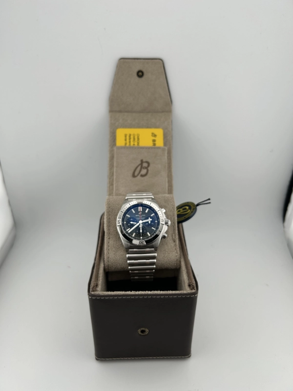 Breitling Chronomat B01 Green Dial on Bracelet Ref. AB0134101L1A1 Complete Open Date view 8