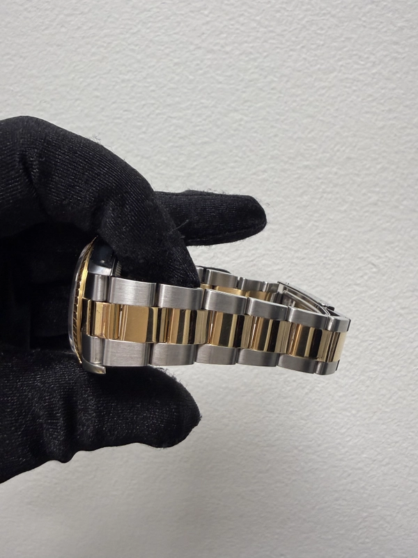Rolex Oyster Perpetual Date Champagne Stick Dial on Oyster Ref. 15223 Papers 1990 view 4