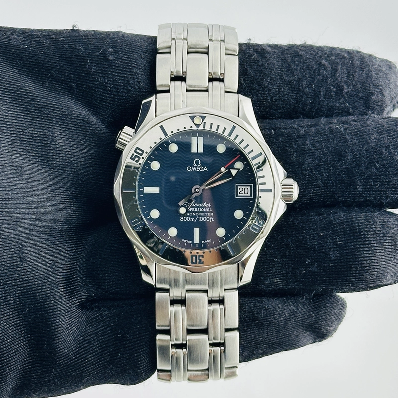 Omega Seamaster 300M Blue Dial on Stainless Steel Ref. 2552.80.00 view 3