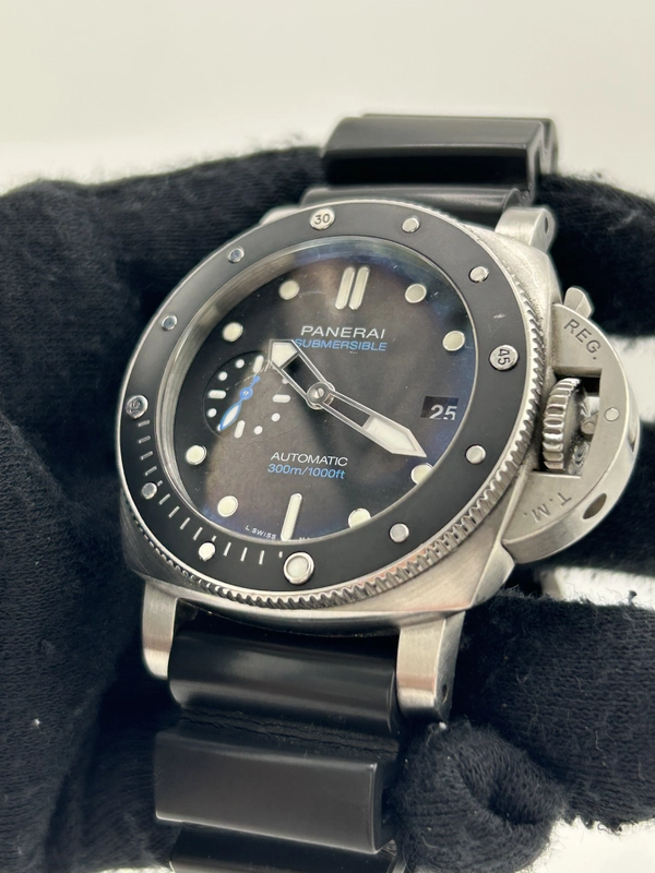 Panerai Luminor Submersible 3 Days Black Dial on Black Rubber Strap Ref. PAM00683 Complete 2019 view 3