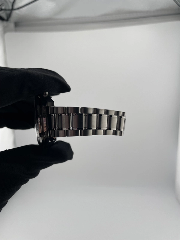 Omega Speedmaster Racing Black Dial on Stainless Steel Bracelet Ref. 3519.50 Complete Open Date view 5