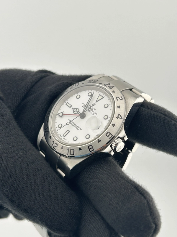 Rolex Explorer II White Dial on Oyster Ref. 16570 Papers 2005 view 3