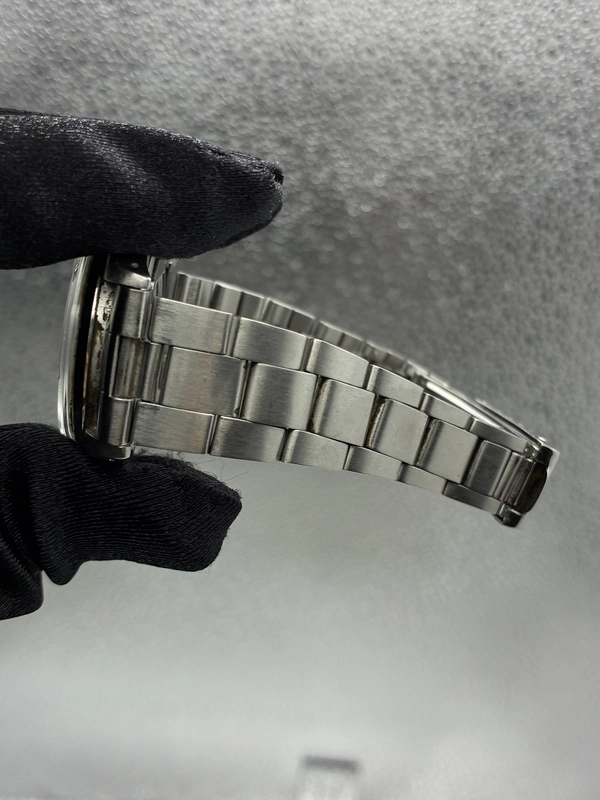 Rolex Oysterdate Precision Silver Stick / Faded Dial on Oyster Bracelet Ref. 6694 Papers 1976 view 4