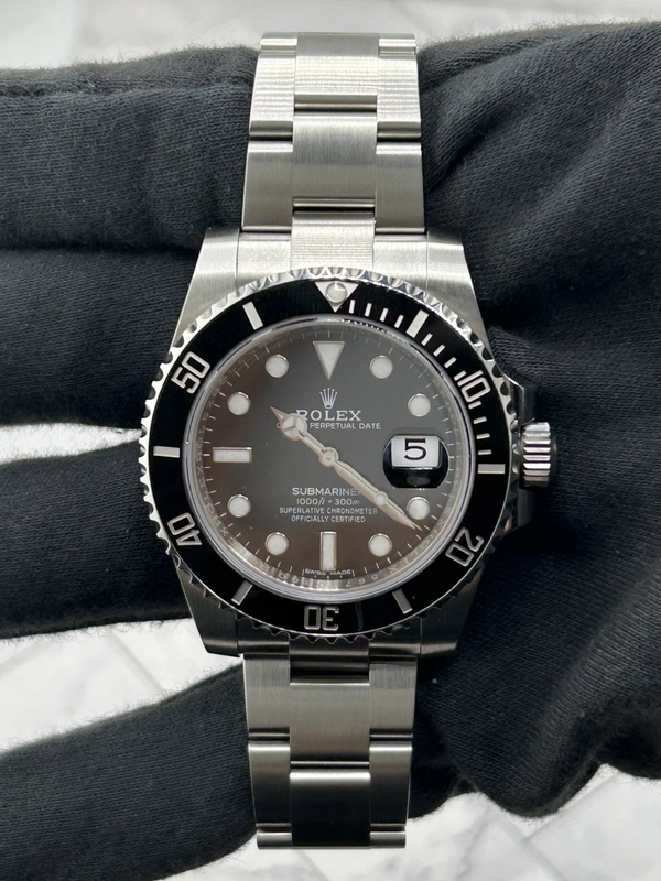 Rolex Submariner Black Dial on Oyster Ref. 116610LN Card 2017 view 2