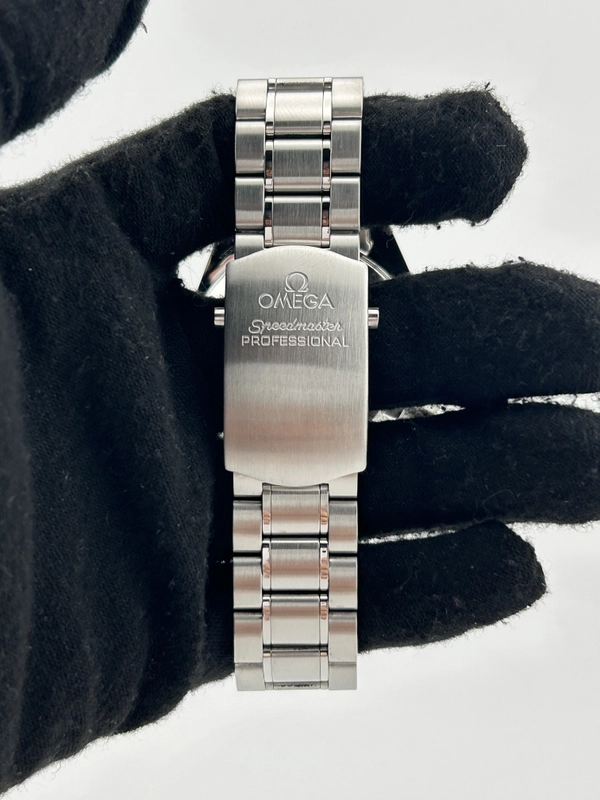 Omega Speedmaster Broad Arrow Black Dial on Stainless Steel Bracelet Ref. 3594.50 view 4