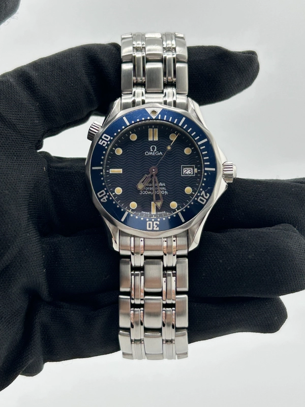 Omega Seamaster Professional 300M Dark Blue Dial on Stainless Steel Bracelet Ref. 2561.80 view 2