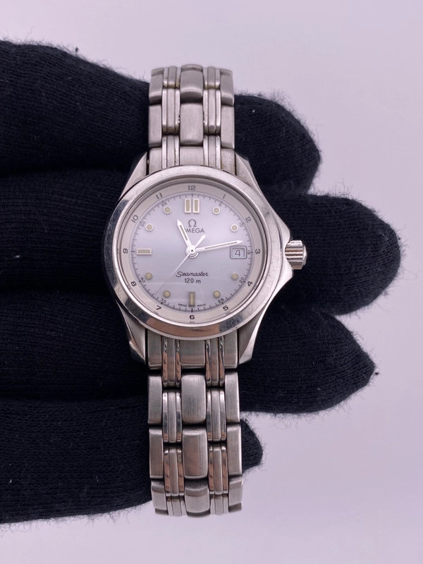 Omega Seamaster 120m White Dial on Stainless Steel Bracelet Ref. 2581.2 view 2