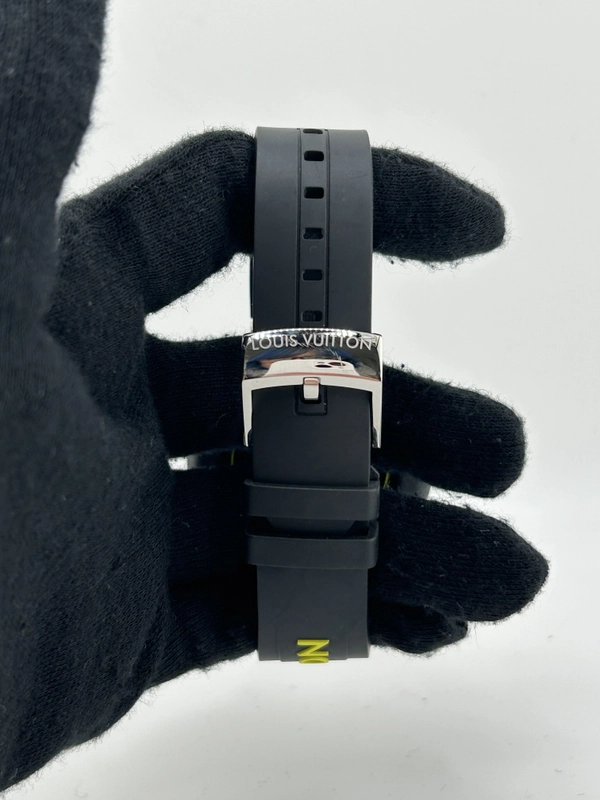 Louis Vuitton Tambour Street Diver Black Dial on Black Rubber Band Ref. QA167 view 4