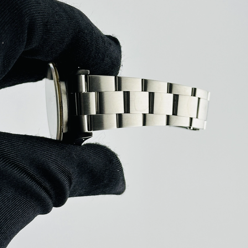 Rolex Air-King Silver Dial on Oyster Ref. 14010 1991 view 5