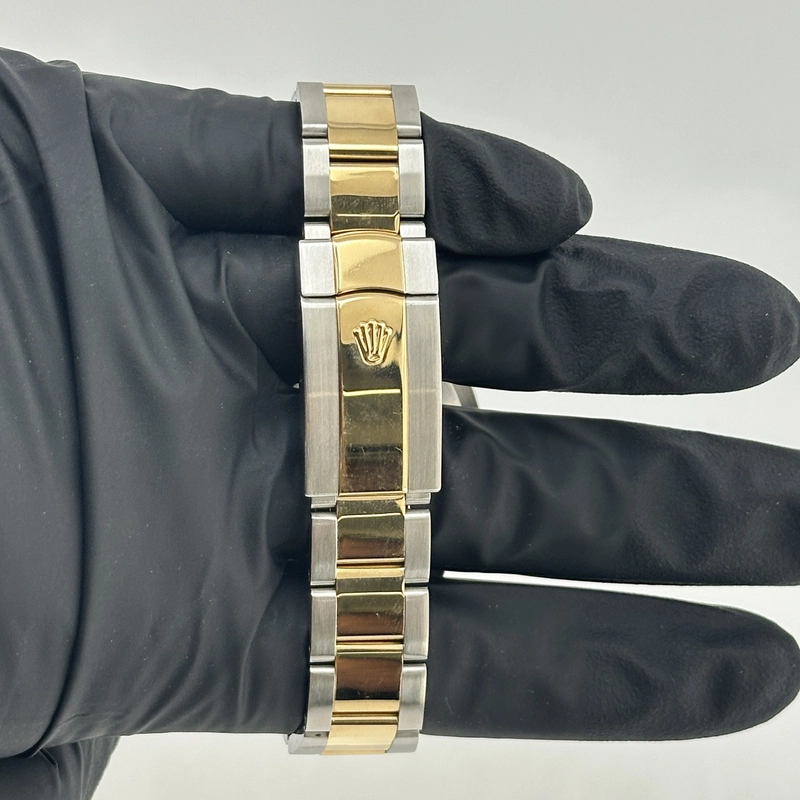 Rolex Datejust II Ivory Index Dial on Oyster Bracelet Ref. 116333 Card 2012 view 4