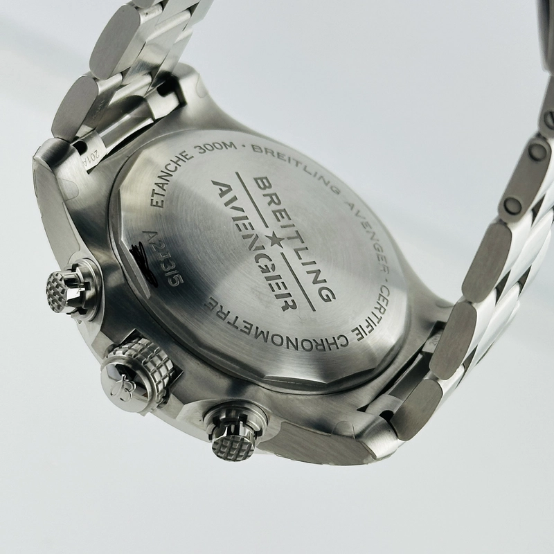 Breitling Avenger Chronograph GMT Blue Arabic Chronograph Dial on Stainless Steel Bracelet Ref. A24315 Complete 2023 view 4
