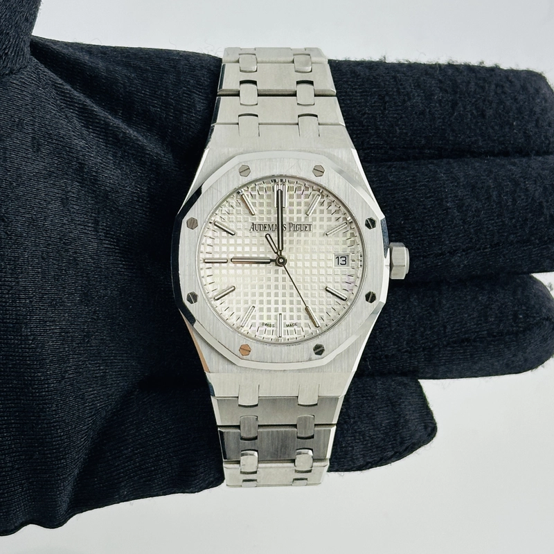 Audemars Piguet Royal Oak Selfwinding Silver Dial on Stainless Steel Bracelet Ref. 15550ST.OO.1356ST.01 Complete 2024 view 2