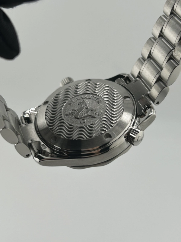 Omega Seamaster Pro 300M Black Wave Motif Dial on Stainless Steel Bracelet Ref. 2252.50 view 7