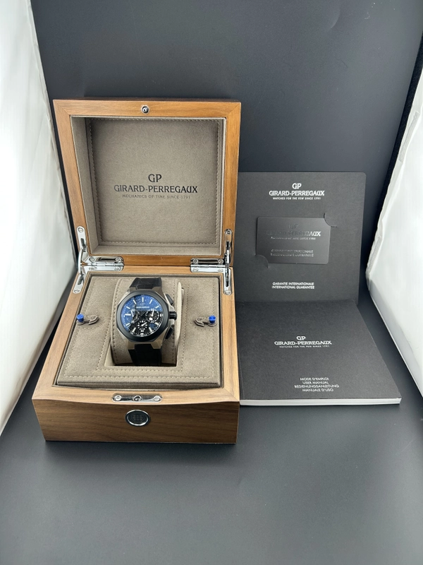 Girard Perregaux Sea Hawk Black Dial on Black Rubber Band Ref. 49971 Complete view 7
