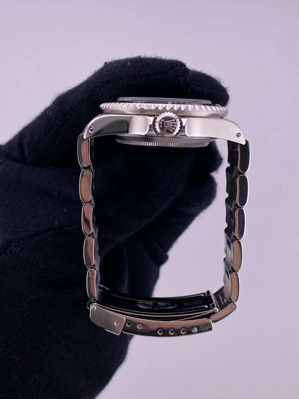 Rolex Sea-Dweller Black Dial on Oyster Ref. 16600 view 6