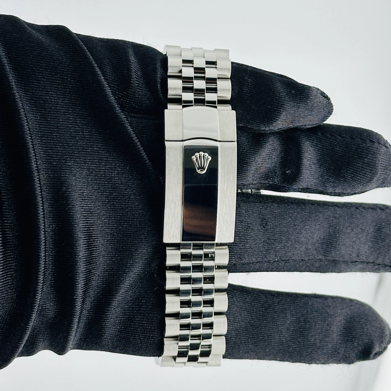 Rolex SkyDweller White Index Dial on Jubilee Ref. 336934 Card 2026 view 4