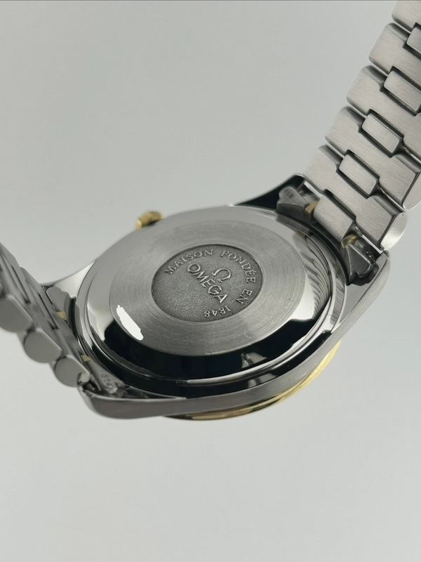 Omega Speedmaster Classic Gold Roman Numerals Dial on 2 Tone Yellow Gold / Stainless Steel Bracelet Ref. 3300.10 view 7
