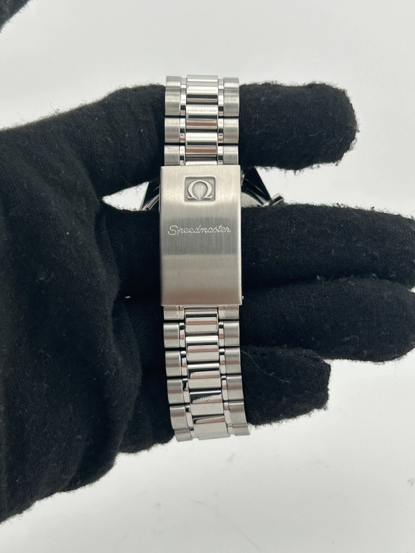 Omega Speedmaster Reduced Black Dial on Stainless Steel Bracelet Ref. 3510.50.00 view 4