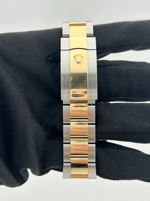 Rolex SkyDweller Champagne Index Dial on Oyster Bracelet Ref. 326933 Card 2017 view 4