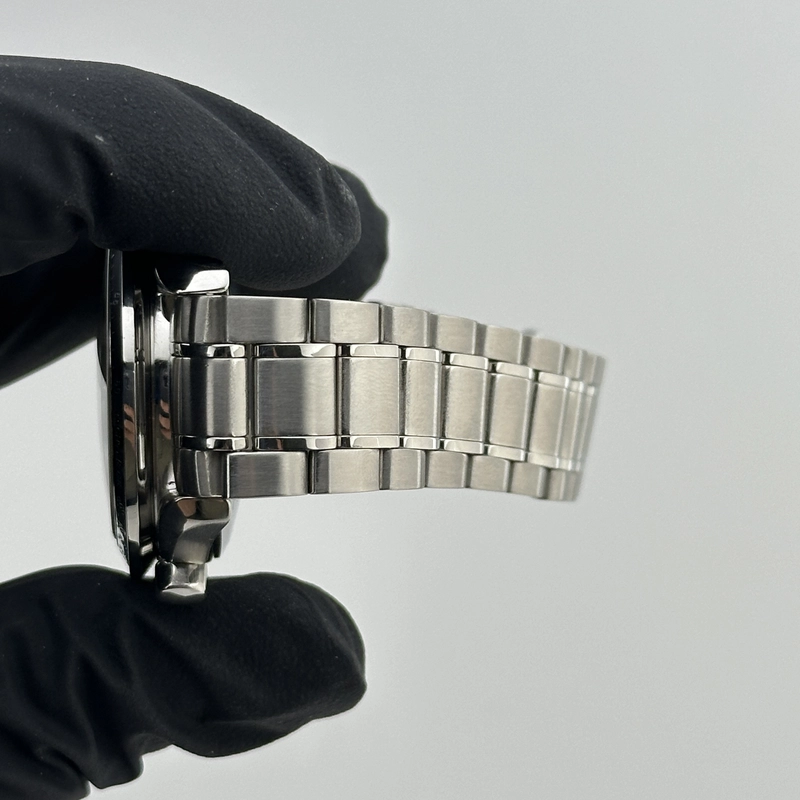 Omega Speedmaster Date Black Dial on Stainless Steel Bracelet Ref. 3513.52.00 view 6